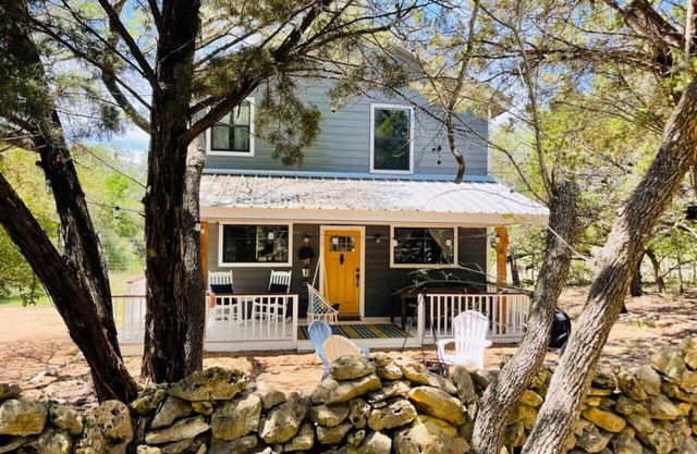 Pet friendly cottage:Great location:BBQ,Firepit