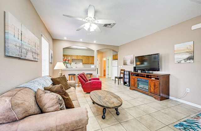 Pet-Friendly Gem w/Yard & Pool Access in Sebring