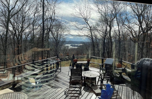Pet Friendly Hilltop Retreat in the Woods