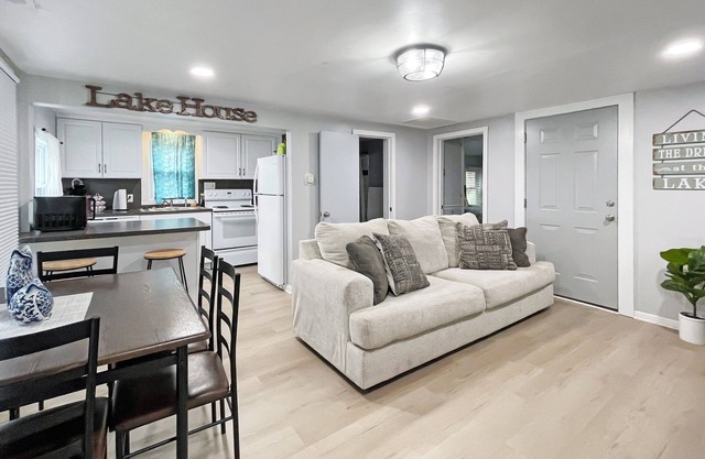 Pet Friendly Home by Lake Shawnee!