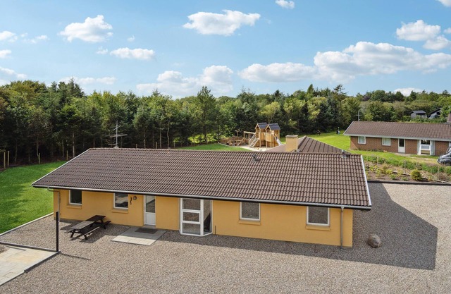 Pet friendly home in Oksbøl with sauna