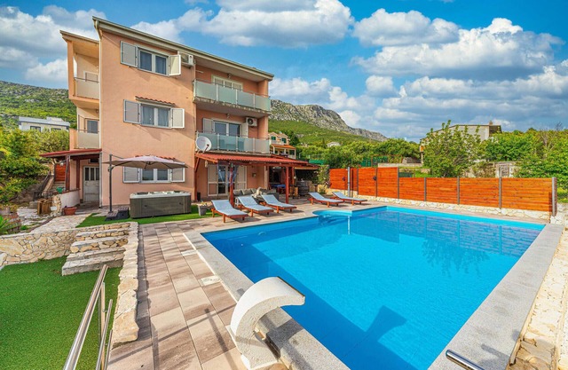 Pet friendly home in Kastel Kambelovac