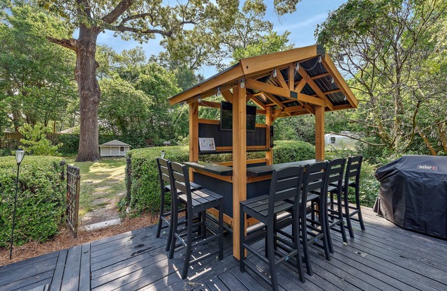 Pet-Friendly I 12 min to Ft Benning I Outdoor Bar