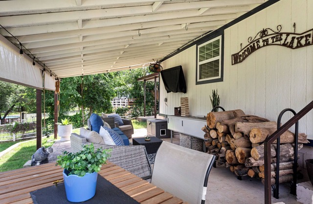 Pet-Friendly Lakefront Retreat w/Boat Access!