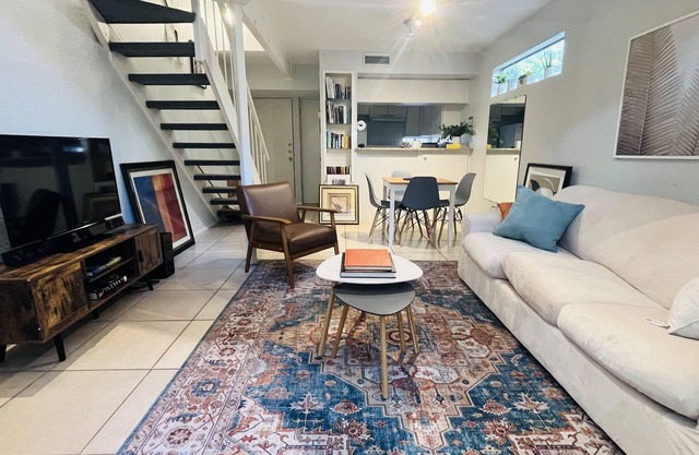 Pet friendly loft in Uptown Dallas w/patio & grill