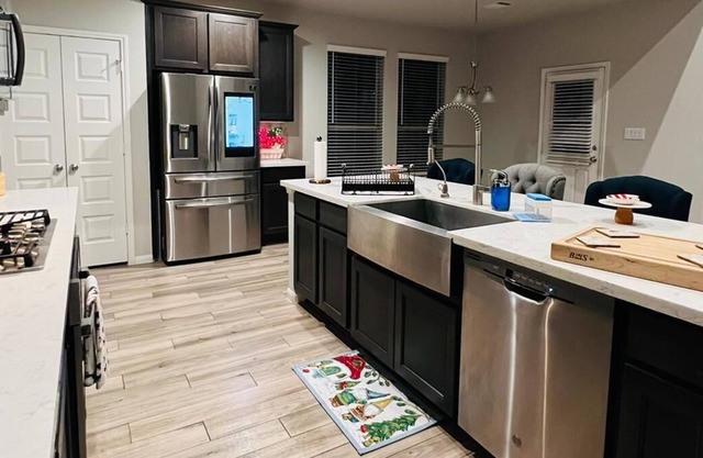 Pet Friendly Luxury Home w/Office, Near Lake