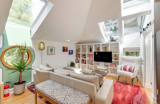 Pet-Friendly Minneapolis Studio: Walk to Lake!