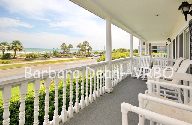 Pet-Friendly Ocean Front Condo-Balcony -Overlooking Ocean