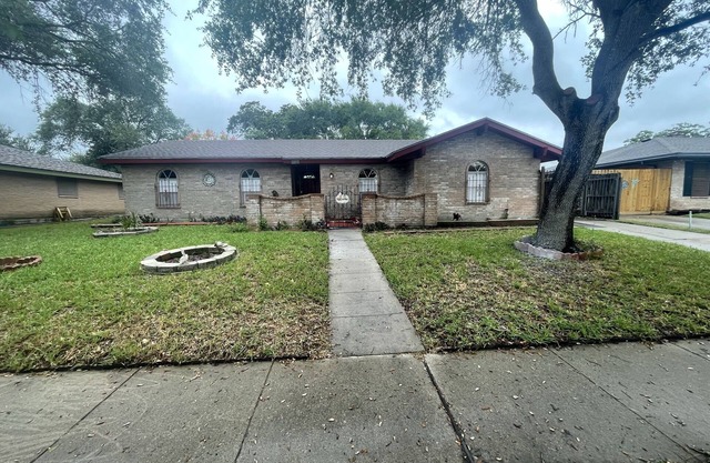 Pet Friendly, Private Bkyd 4 bedroom