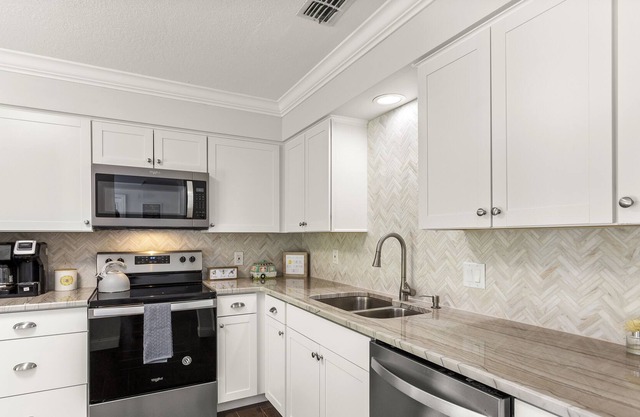 Pet Friendly, Sleeps 8, 8 minutes from WEC (World Equestrian Center)