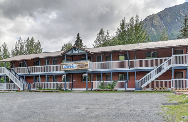 Pet-Friendly Studio ~ 5 Mi to Russian River Falls!