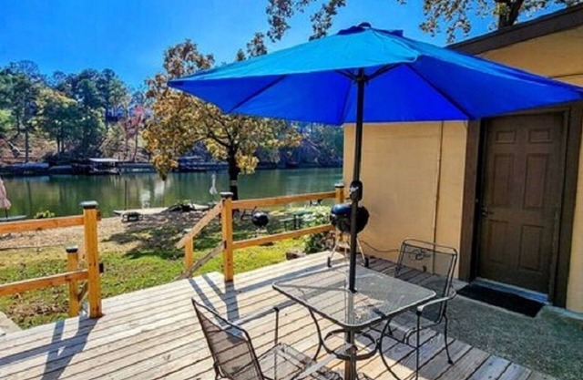 Pet Friendly Studio Cottage #3 At The Water's Edge