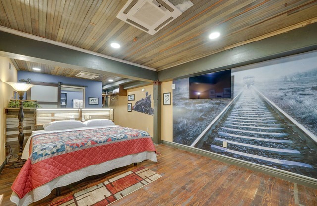 Pet-Friendly Texarkana Studio in The Historic 1894