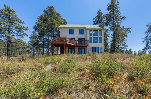 Pet Friendly, Views for Miles, Family Retreat, Privacy!