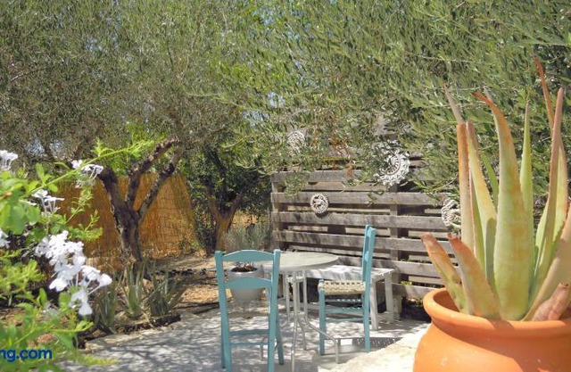 Petaloudes 2