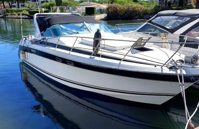 Petit yacht pour des nuits insolites.
