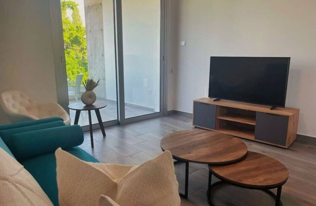 Phaedrus Living: Coral Suites Aura