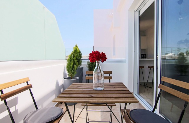 Phaedrus Living: Seaside Luxury Flat Lighthouse 62