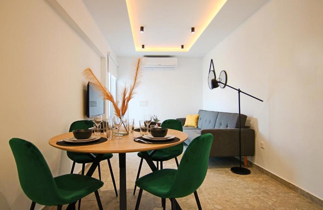 Phaedrus Living: Seaside Luxury Flat Lighthouse 69