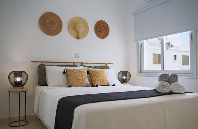 Phaedrus Living: Seaside Luxury Flat Lighthouse 68