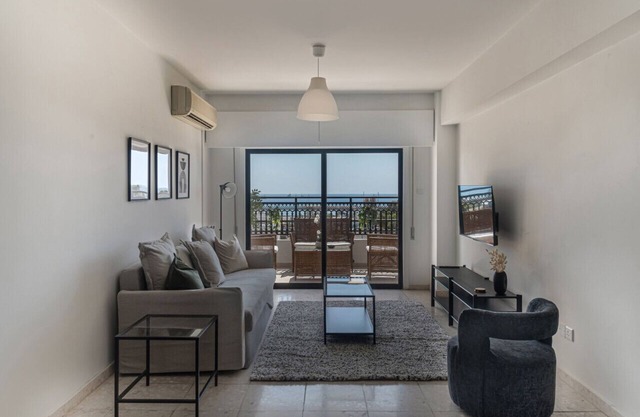 Phaedrus Living: Seaview Phinikoudes Flat