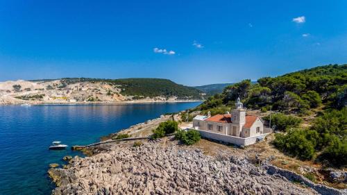 Phenomenal Pucisca Villa Lighthouse St Nicholas 2 Bedrooms Floor Heating & Private Jacuzzi