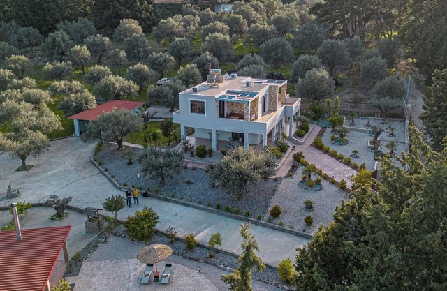Physis Luxury Villa