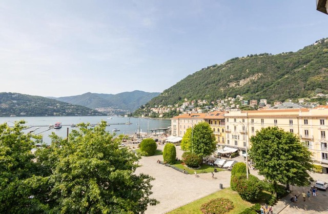 Piazza Cavour Lake View - byMyHomeinComo