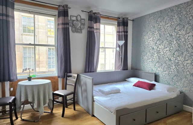 Piccadilly Theatreland Studio