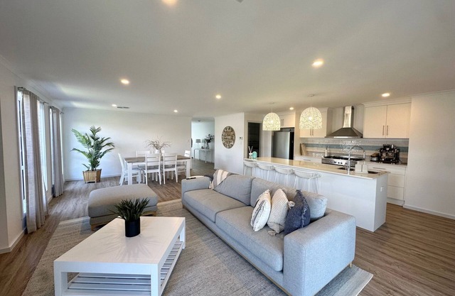 Picketts of Robe - Brand new build centrally located and near golf course