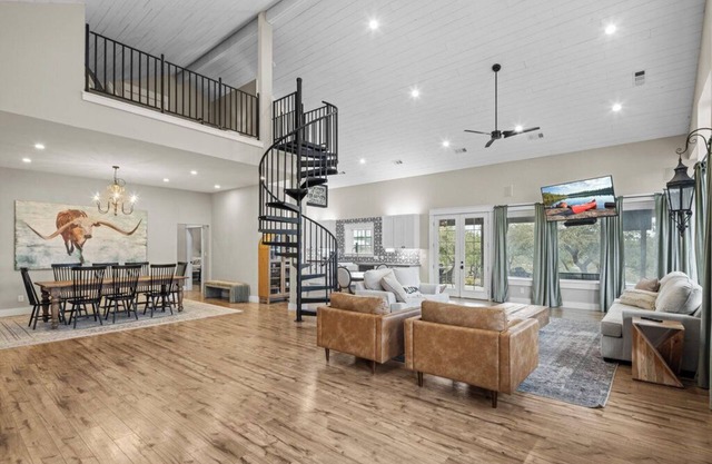 Pickleball court on 5-acres, spacious house