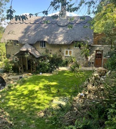 Picture Postcard Dorset Cottage sleeps up to 6