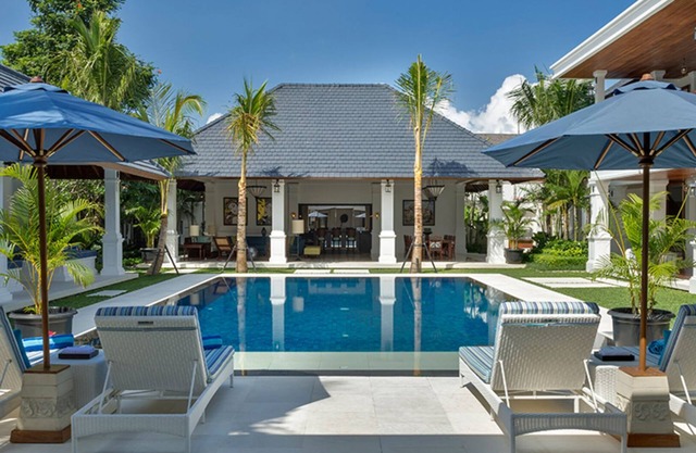 Picture This… Enjoying Your Holiday in Seminyak, Bali, staying in a 5 Star Villa, Bali Villa 2128