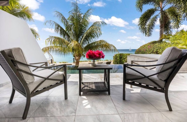 Picturesque Oceanfront Villa with Living Area Tailored for Pure Relaxation