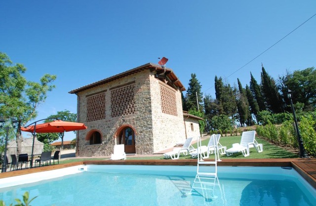 Pieve A Presciano Villa Sleeps 6 Pool WiFi