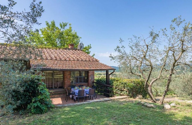 Pieve A Presciano Villa Sleeps 6 with Pool