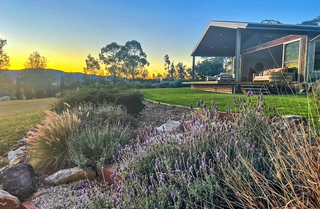 Pindara - Modern, 5 bedroom house with fabulous valley views!