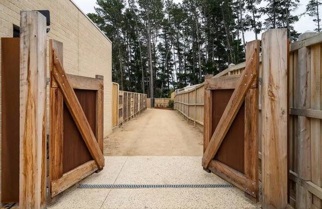 Pine Beach Guest House in the Heart of Balnarring