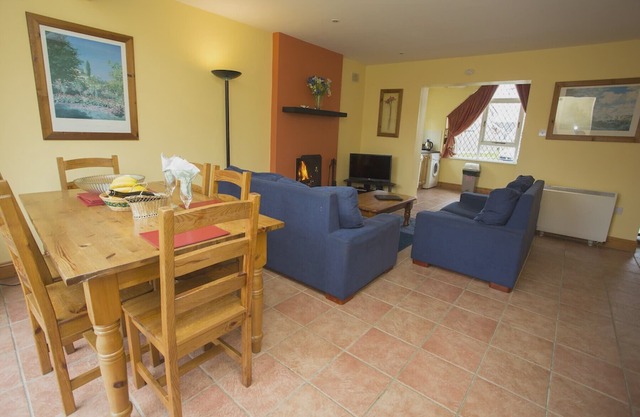 Pine Grove Holiday Cottage No.10
