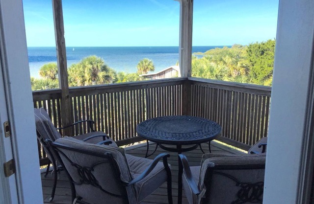 Pine island - Weeki Wachee Ocean View Home- Walk to Beach on secluded island