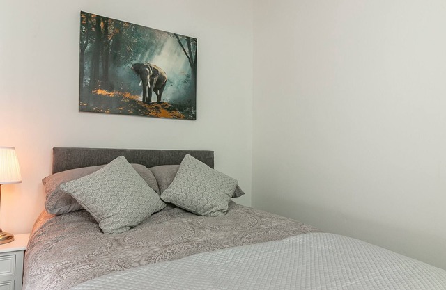 Pine Room - Hillcrest Lodge