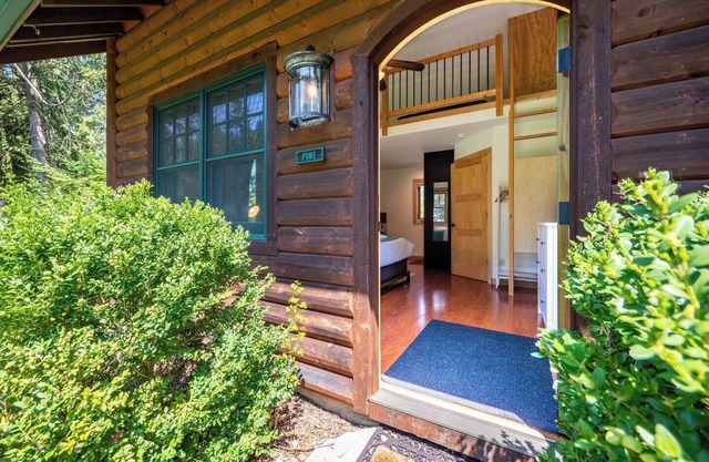 Pine Studio | Perfect Ephraim Fall Hideaway for Two