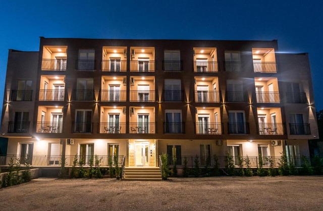 Pini Apart-hotel