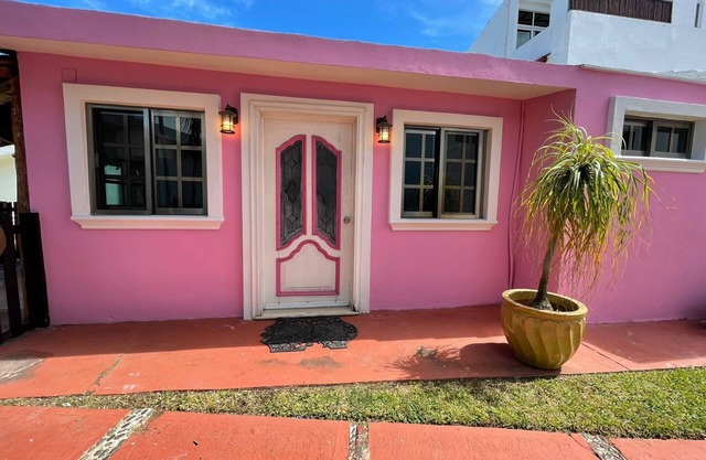 Pink villa with lake view & 5 min to the beach