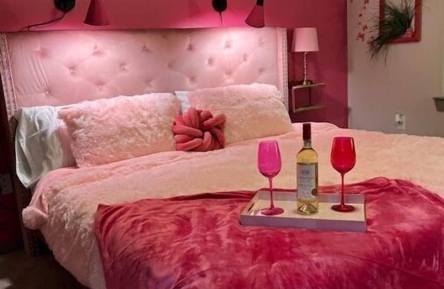Pinkalicious Paradise 1BD/1Bath Galleria/Downtown