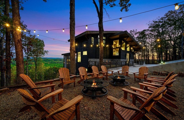 Pinnacle - 3 Stories of Luxury, Endless Entertainment & Stunning Mountain Views!