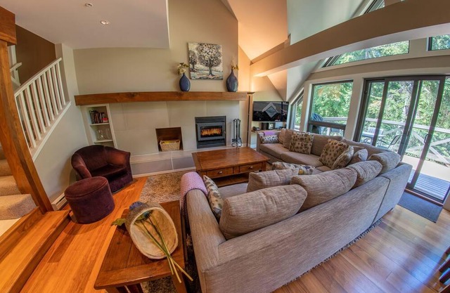 Pinnacle Ridge 30 - Ski in Ski out, Private Hot Tub, Wood Fireplace
