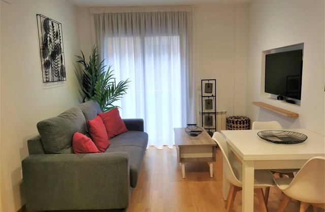 Piso Moderno en Girona Centro con Patio, 2hab, Wi-fi