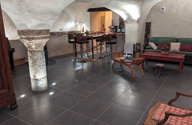 PISTE edge. private SAUNA. station du SOLEIL. vault. March PROMO.
