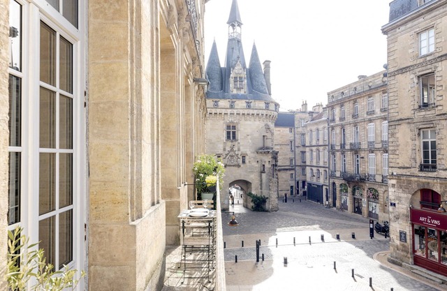 Place du Palais Bordeaux Historic Centre, balcony